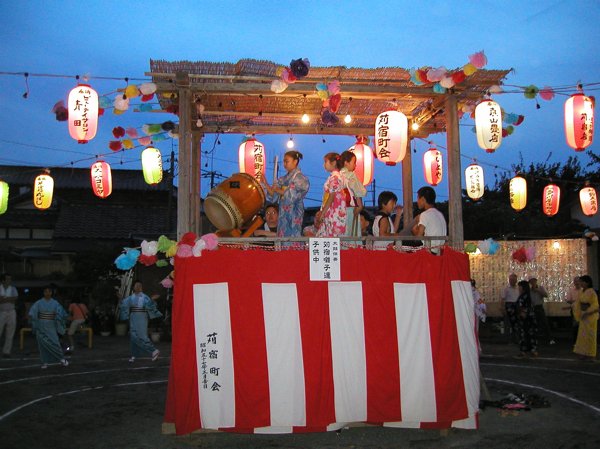 苅宿町会盆踊り2004 3