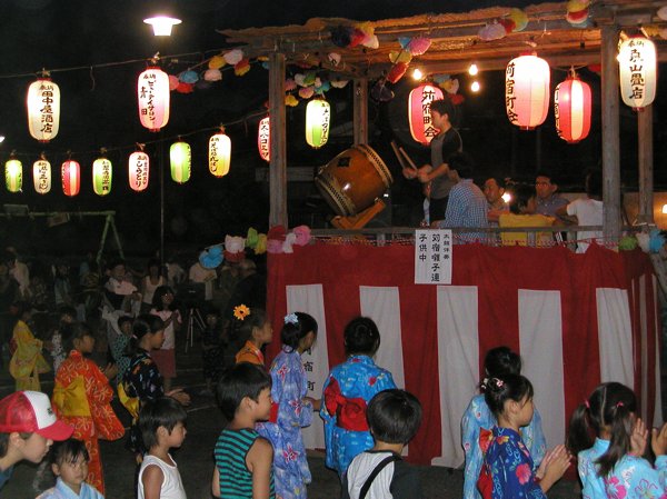 苅宿町会盆踊り2004 6