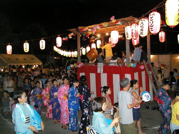 苅宿町会盆踊り2004 7