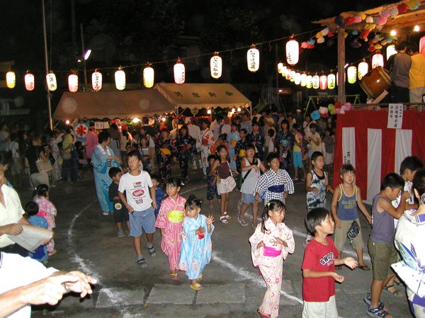 苅宿町会盆踊り2004 8