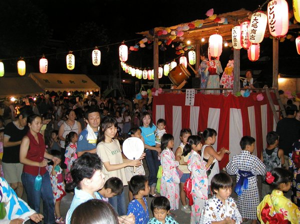 苅宿町会盆踊り2004 9