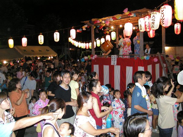 苅宿町会盆踊り2004 10