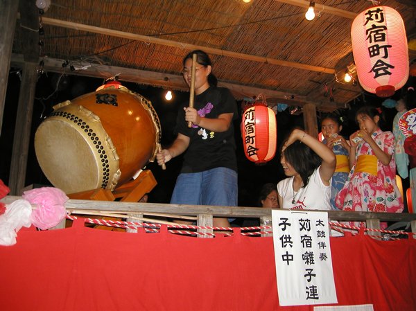 苅宿町会盆踊り2004 12